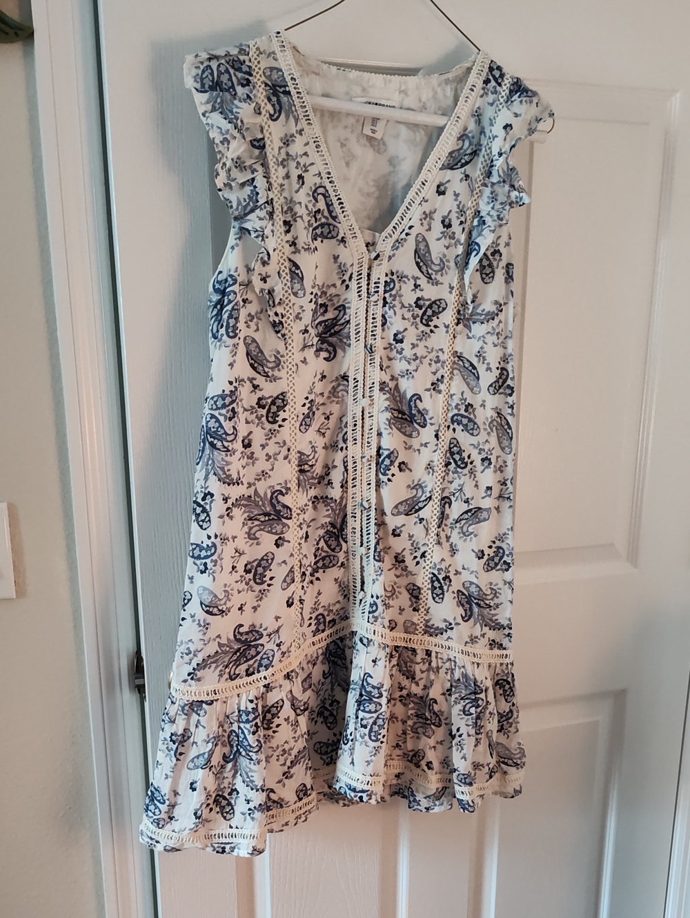 Lucky Brand White and Blue Paisley V-Neck Ruffle Mini Dress